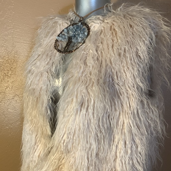 NWT Zara Trafaluc Cream Faux Fur Vest.  Sz S - Picture 5 of 6